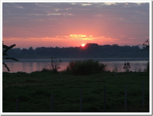メコン川に沈む夕日
